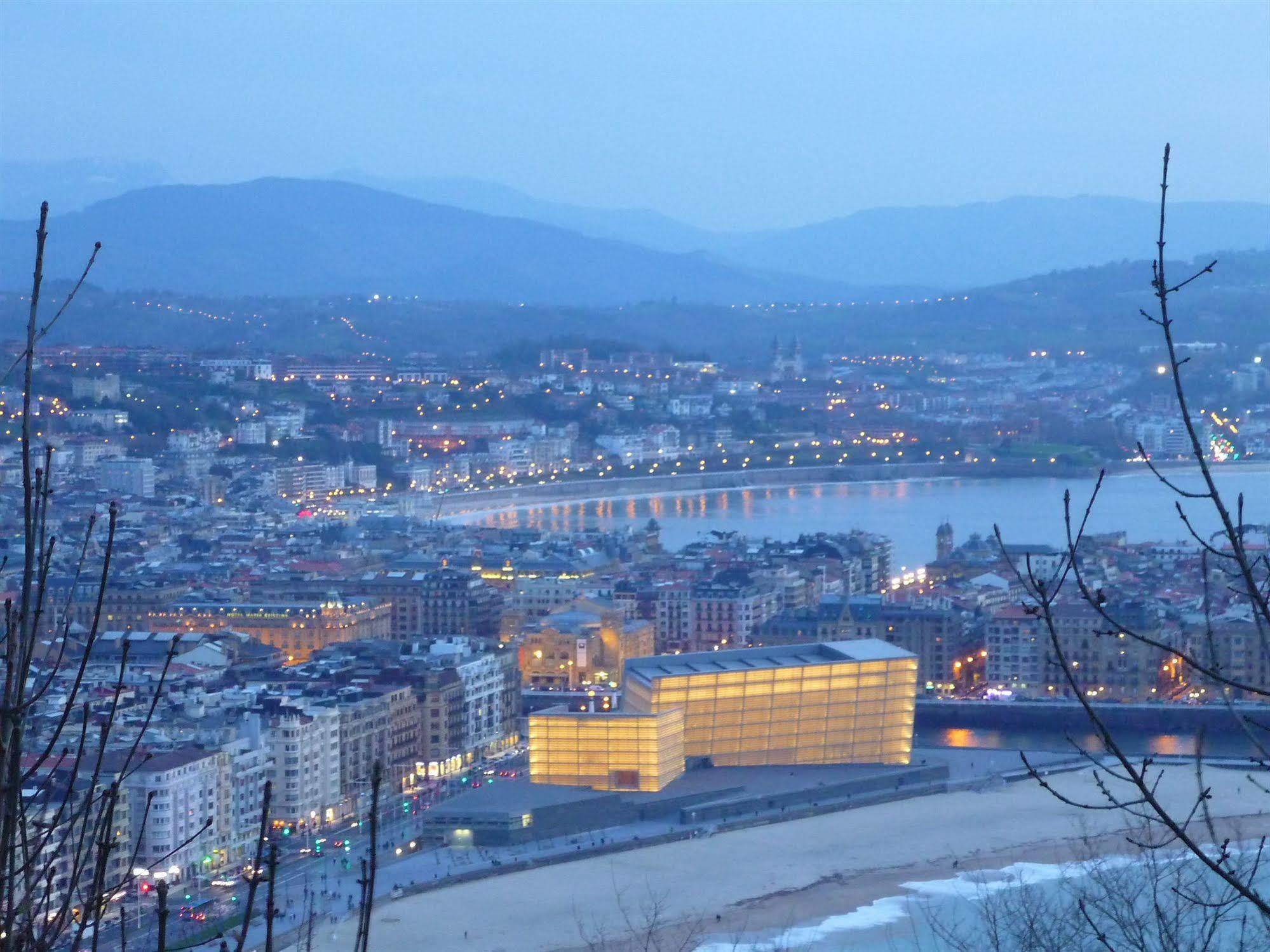 Hotel Record ซานเซบาสเตียน ภายนอก รูปภาพ